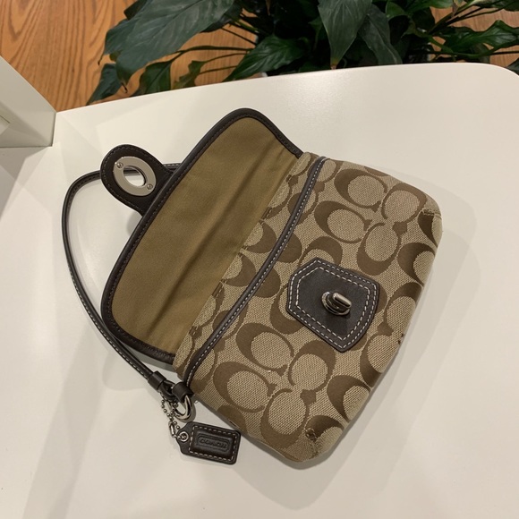 Coach wristlet - Picture 2 of 6